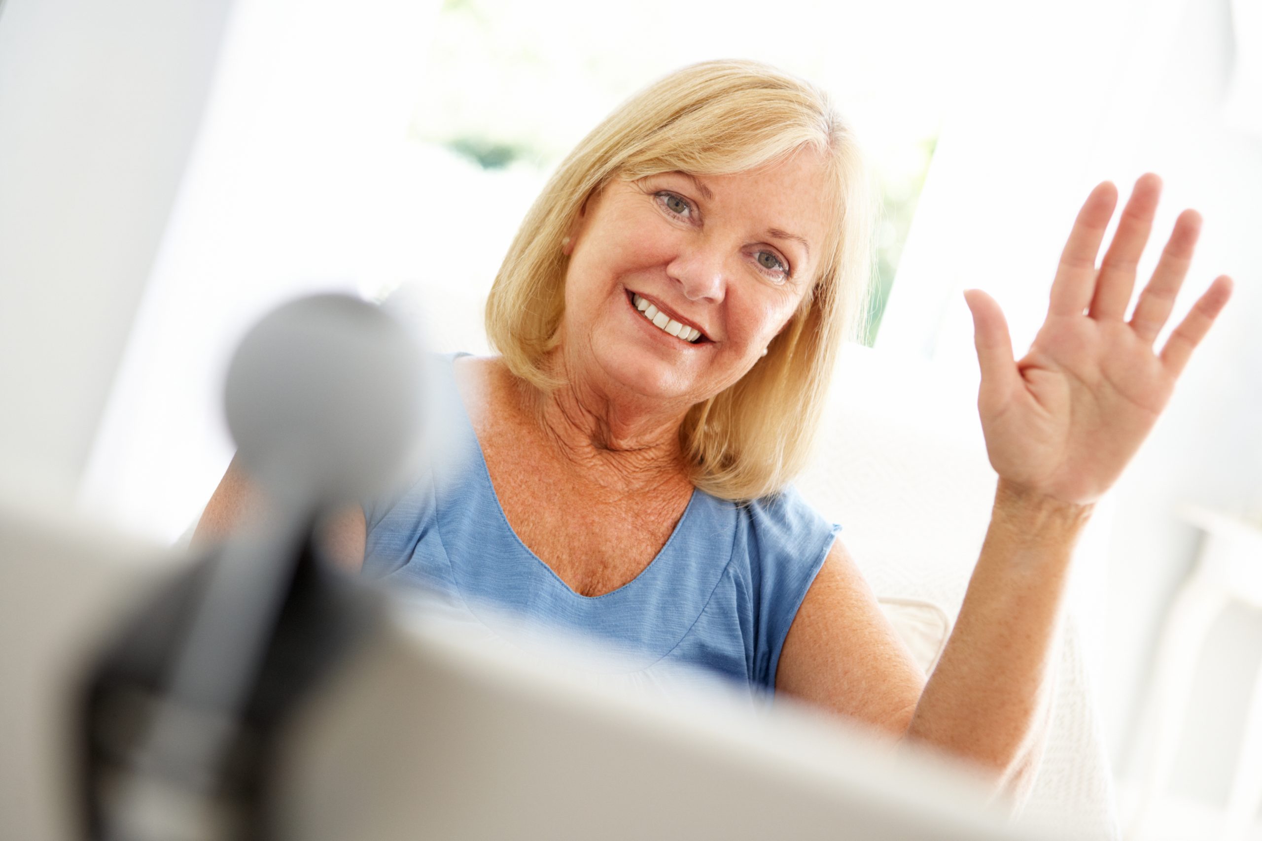8 Body Language Tips For Video Meetings