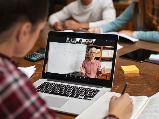 Classe virtuelle d’étudiants