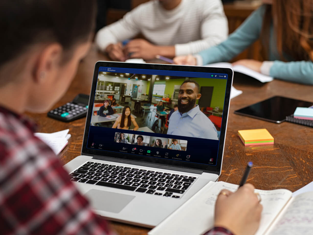 Studente che apprende al computer