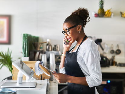 Femme au téléphone