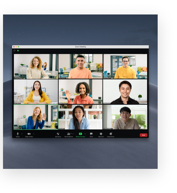 Tim dalam obrolan video Zoom