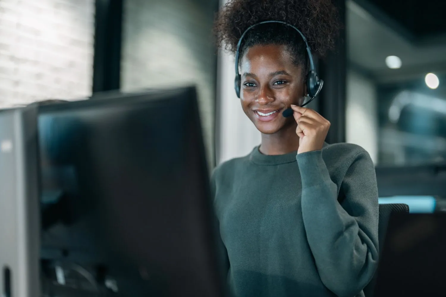 What is a multichannel contact center?