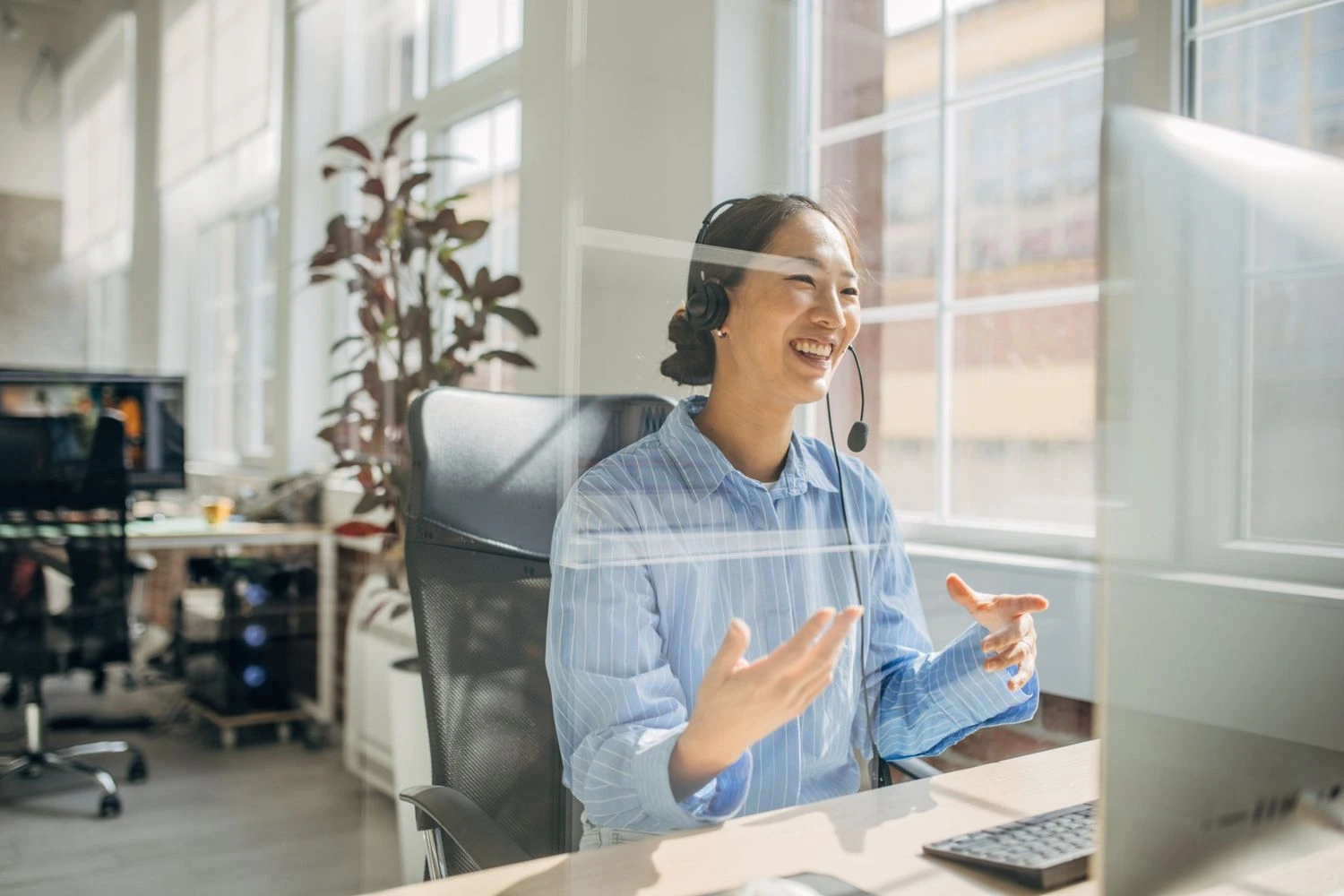 Omnichannel customer experience: the complete guide for CX leaders (2026)