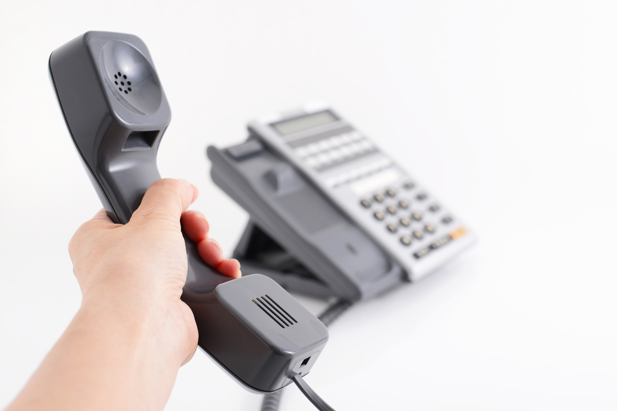 会社の電話を転送する方法は？サービスの種類や設定方法、選び方のポイントまで徹底解説