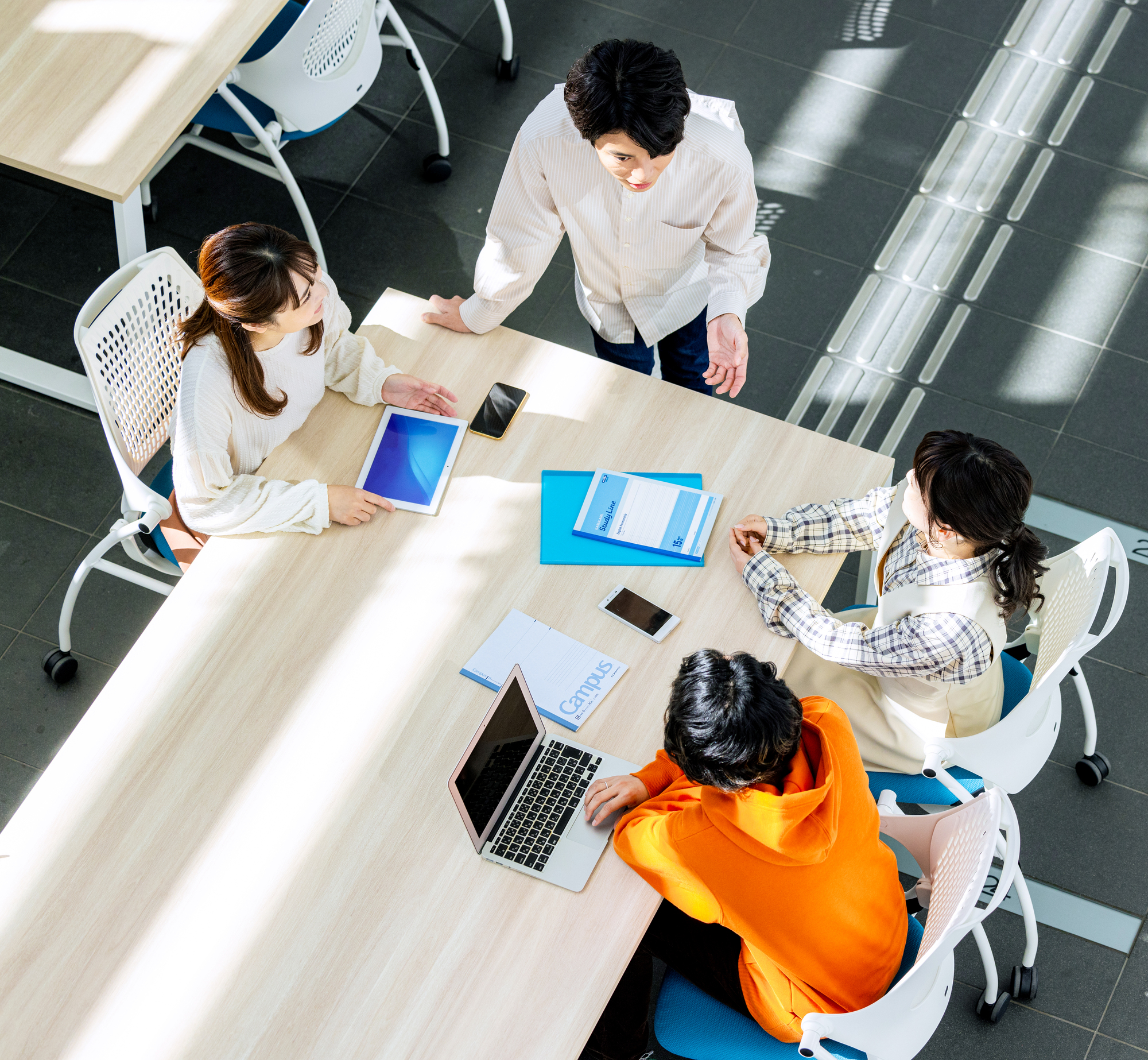 社内コミュニケーションツールとは？種類・メリットから失敗しない選び方まで徹底解説